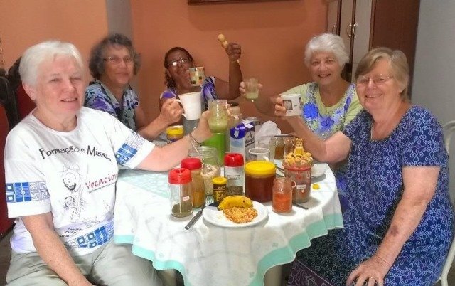 Irmãs Celebram 50 Anos no Brasil!